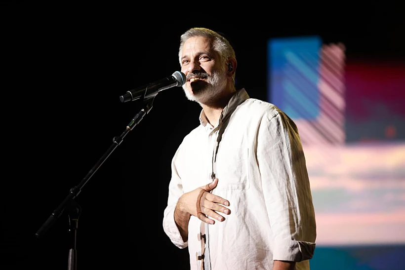 אביתר בנאי במופע המחווה למתי כספי