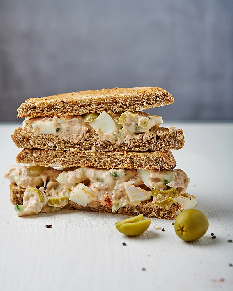 סנדוויץ טונה וביצה קשה