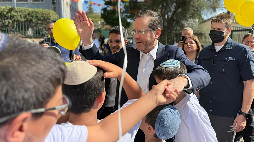 הנשיא הרצוג בפתיחת שנת הלימודים בבית הספר הממ"ד רמב"ם בקריית שמונה