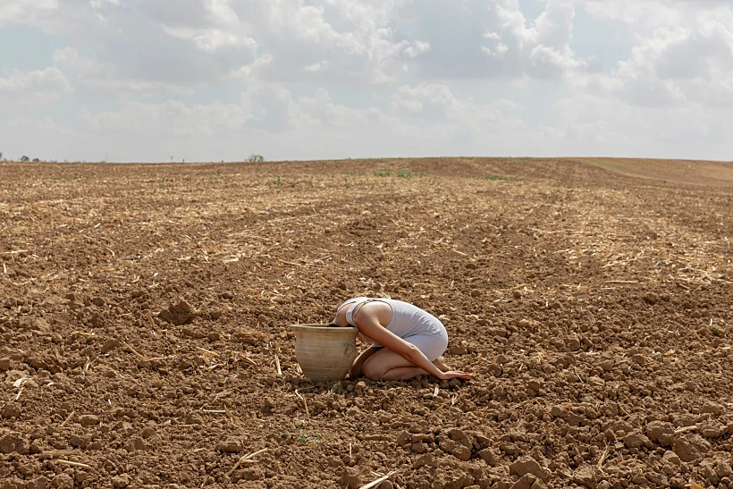 עפר ורוח - טל נחום, מתוך תערוכת המרחב השלישי בבפנוכו