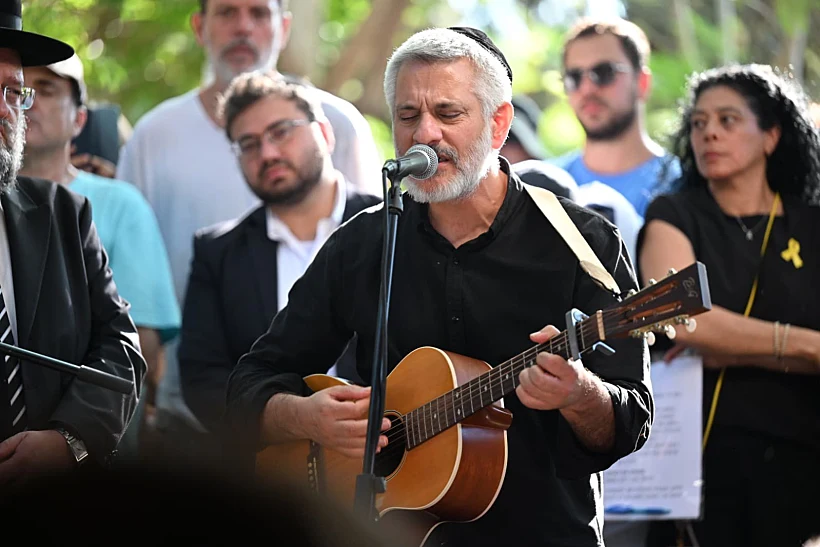 אביתר בנאי שר בהלוויה עידן שתיוי