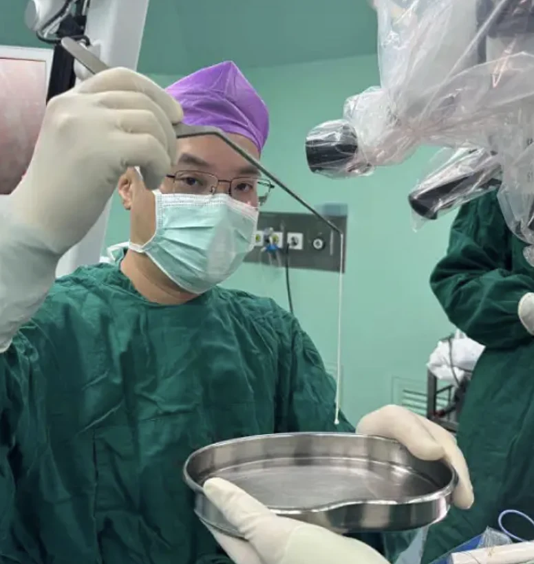 אכל כיס מרה של נחש ונדבק בתולעת טפילית במח