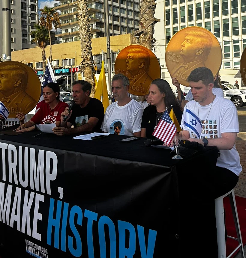 משפחות חטופים מול שגרירות ארה"ב