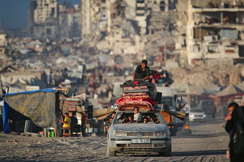 תושבים עזתים מתפנים לכיוון דרום הרצועה
