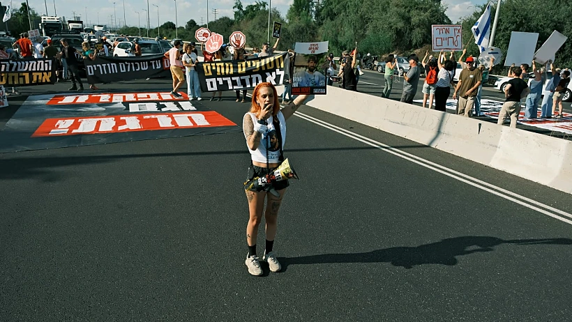 מפגינים למען השבת החטופים חוסמים את כביש 1