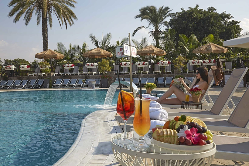 הבריכה החיצונית בריזורט דרים איילנד