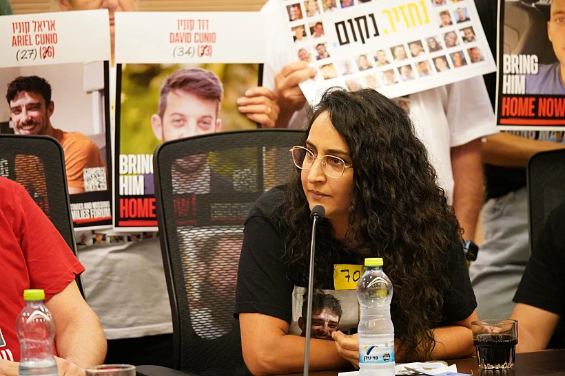 שרון אלוני קוניו בוועדת החוץ והביטחון בכנסת