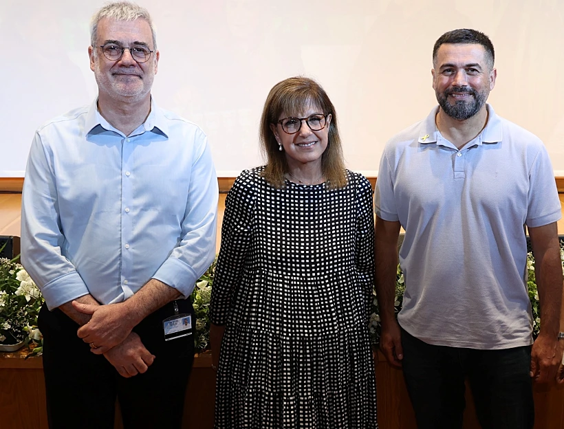 ראש מועצת מג'דל שמס דולאן אבו סלאח עם ליאורה עופר ומנכ"ל איכילוב פרופ’ אלי שפרכר