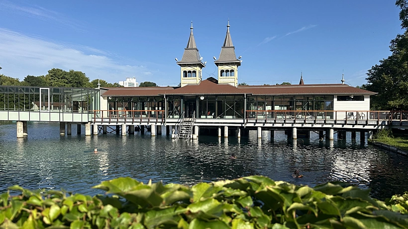 המעיין התרמי ב-Heviz‎ הונגריה