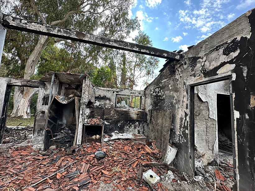 הריסות ביתה של כרמית דבורי, שהוחרב ב-7 באוקטובר