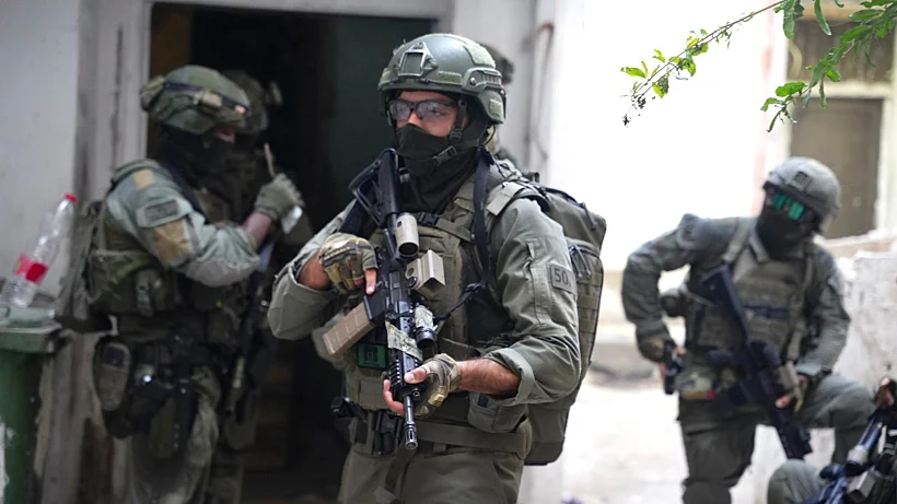 לוחמי מג"ב פושטים על בית המחבל בשועפאט