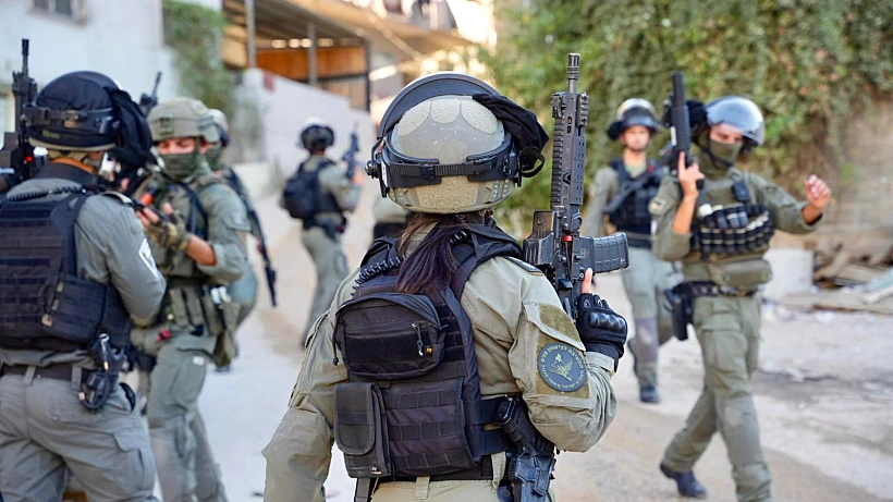 לוחמי מג"ב פושטים על בית המחבל בשועפאט