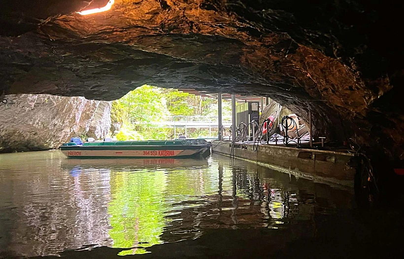 שייט על נהר פונקווה במערת פונקווה דרום מוראביה