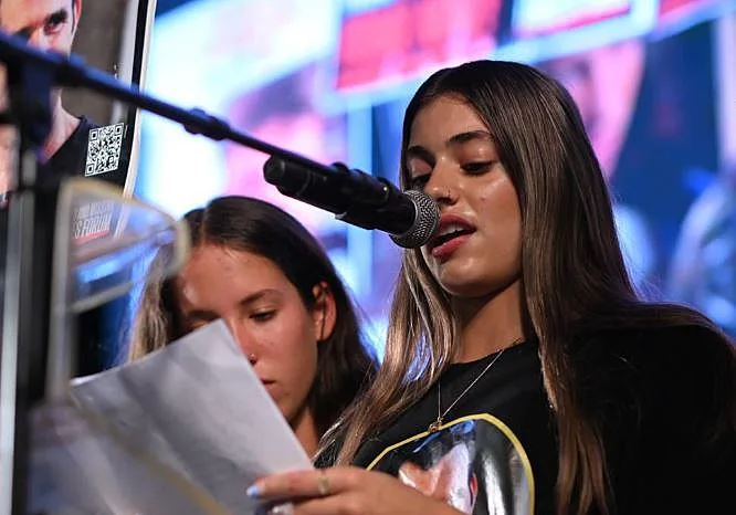 עלמה אור בהפגנה בת"א