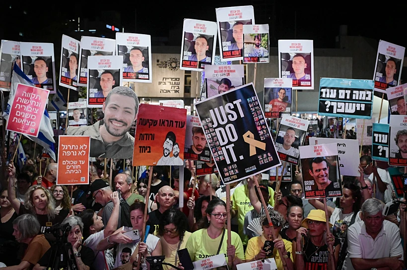 מפגינים למען החטופים בתל אביב