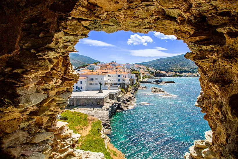 עיר הבירה חוֹרה האי היווני אנדרוס