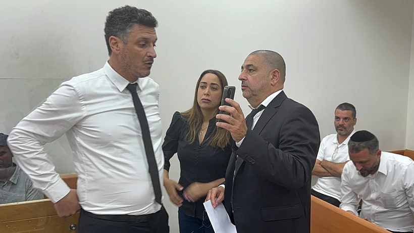 השרה מאי גולן עם עו"ד עדי כרמלי בבית המשפט