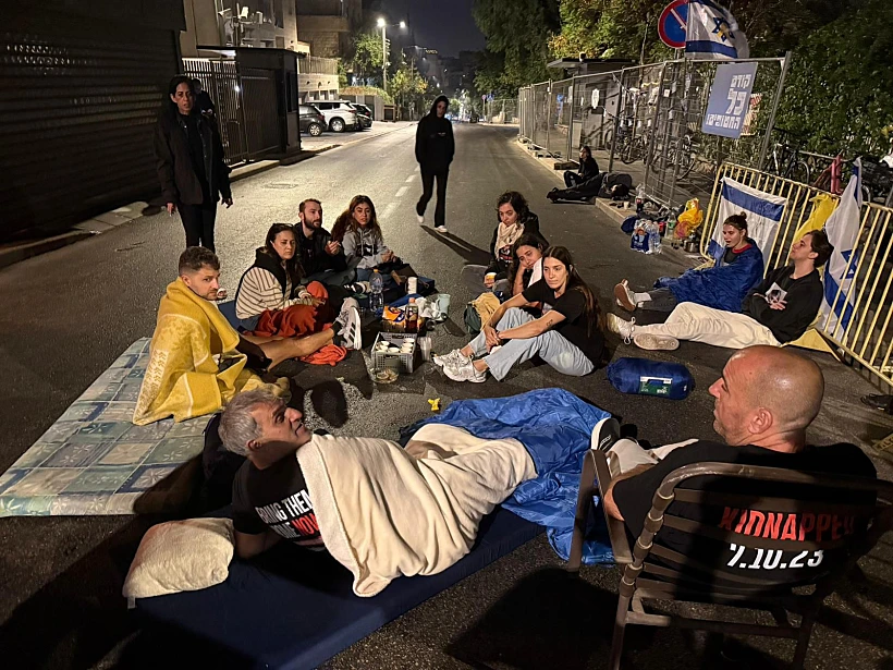 משפחות חטופים מול מעון רה"מ