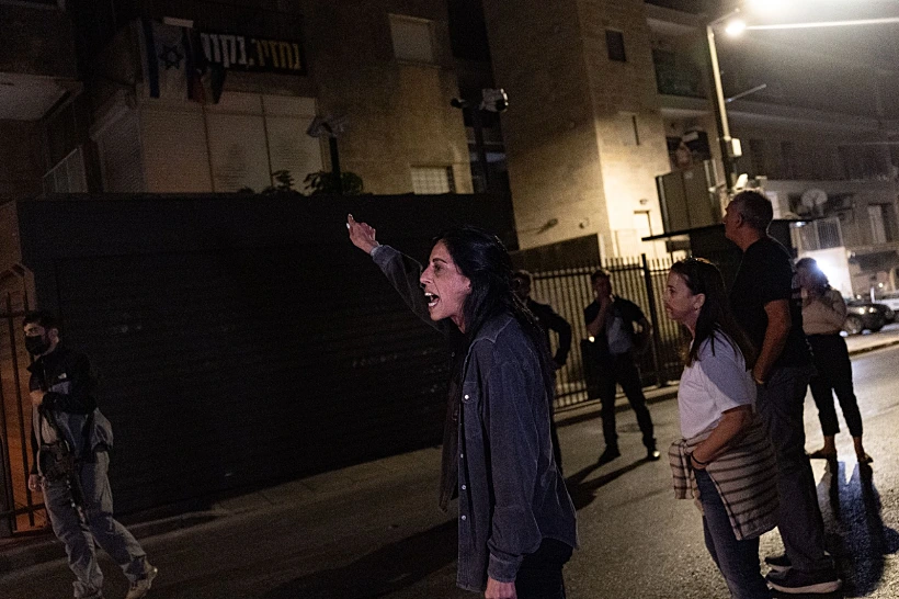 עינב צנגאוקר מול מעון רה"מ