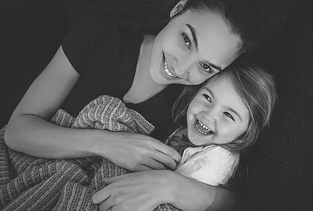 גל גדות ובתה אלמה