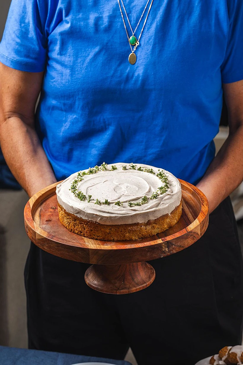 עוגת תפוחים עם קראמבל חמאה חומה