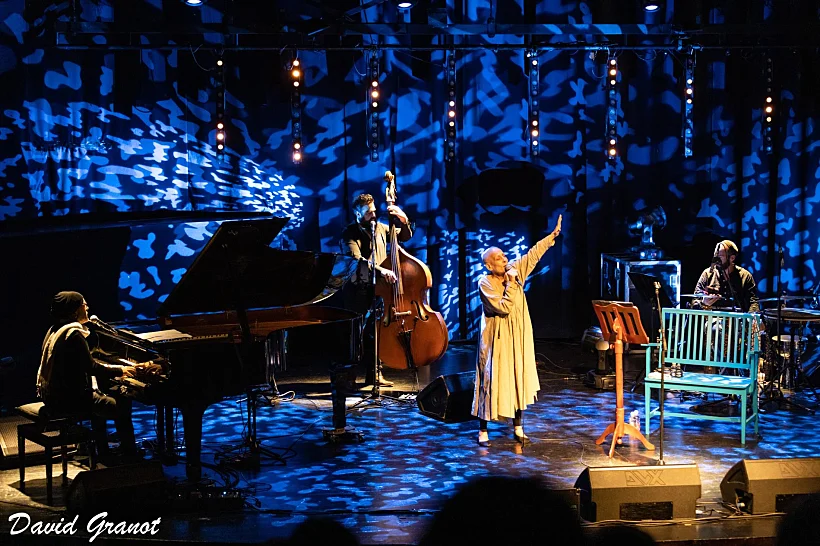 רבקה זהר בהופעה