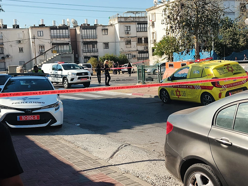 זירת הירי ברמלה, ניידת, אמבולנס, מד"א, משטרה