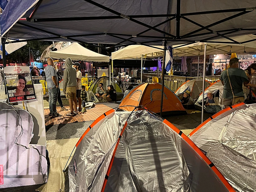 מאהל משפחות החטופים מול מעון רה"מ