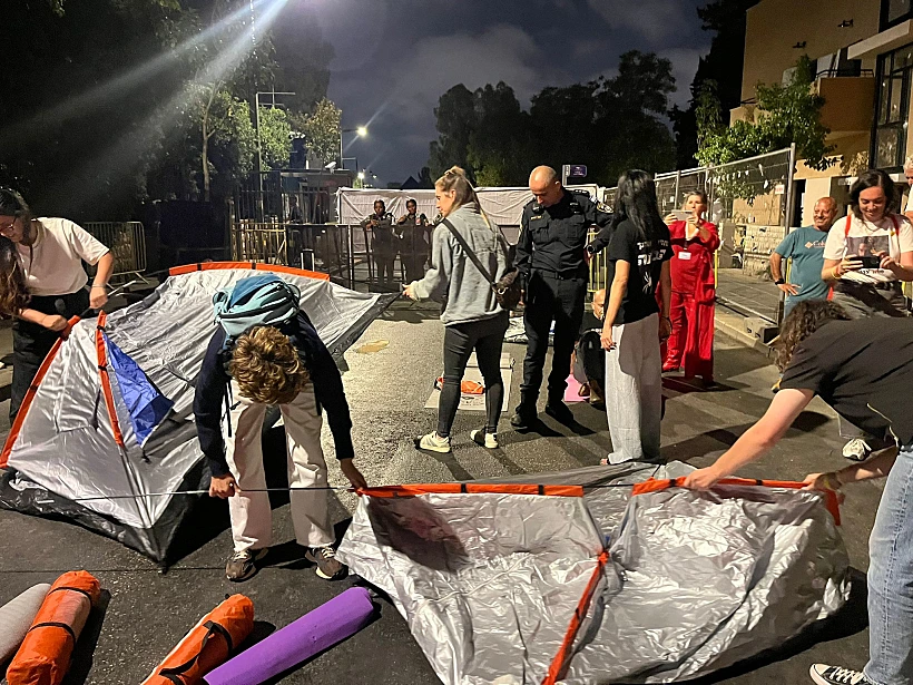 מאהל משפחות החטופים מול מעון רה"מ