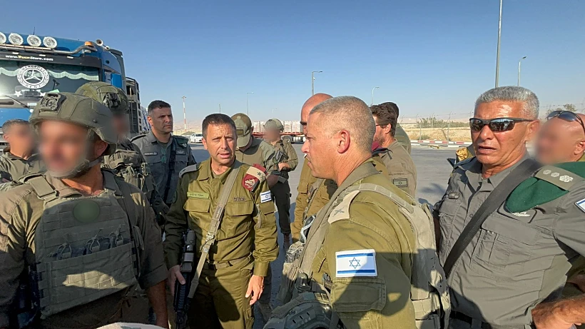 אלוף פיקוד המרכז אבי בלוט בזירת הפיגוע במעבר אלנבי