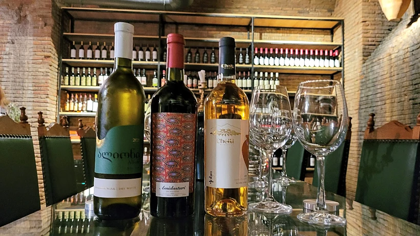 בקבוקי יין גאורגי