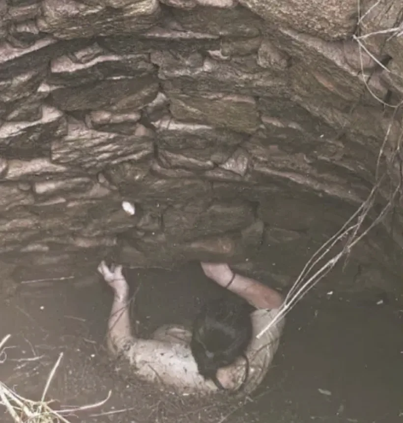 נפלה לבור עם נחשים ושרדה