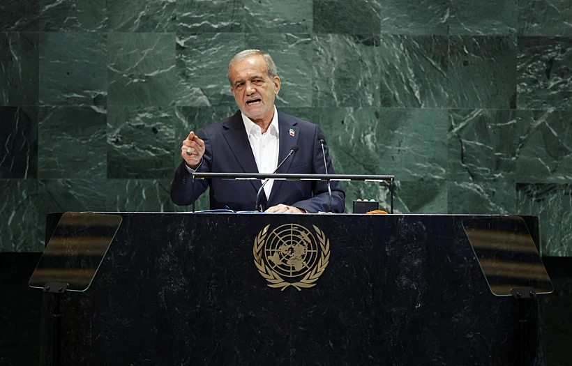 נשיא איראן מסעוד פזשכיאן נואם בעצרת הכללית של האו"ם