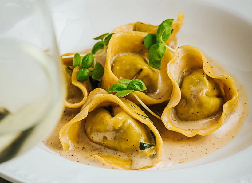 טורטליני גבינות ותרד במסעדת "mezzo"