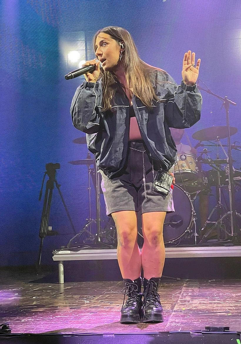 אקו בהופעה בבארבי