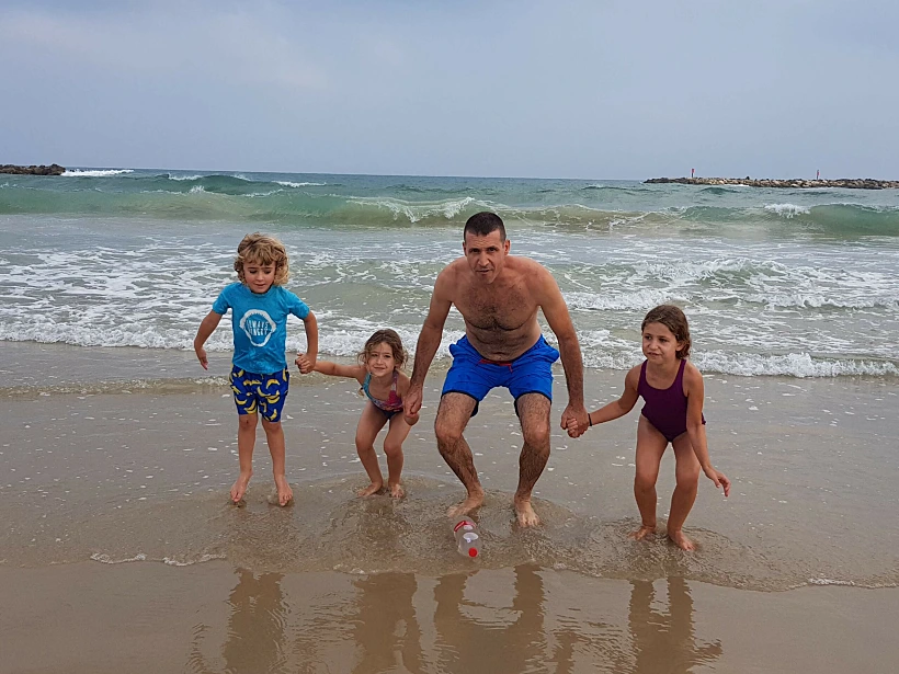 דביר קרפ עם הילדים