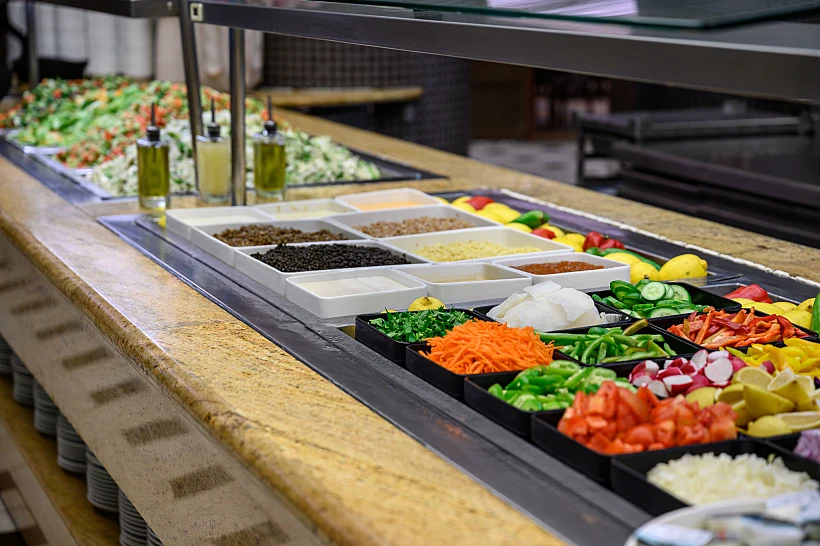 בופה הירקות של ארוחת הבוקר במלון "מלכת שבא"