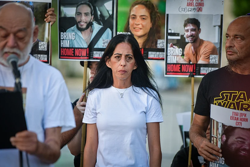 עינב צנגאוקר ומשפחות חטופים