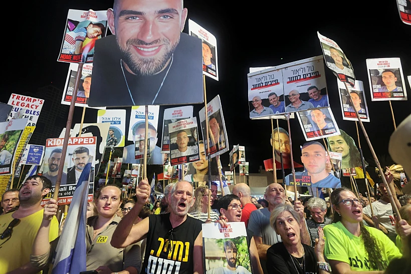 מפגינים בכיכר החטופים