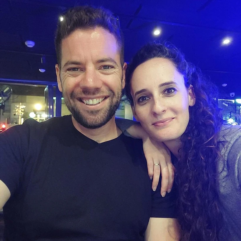 ארנון זמורה עם אלמנתו מיכל