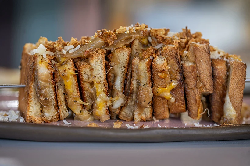 טוסט שיפוד, קפה גן סיפור