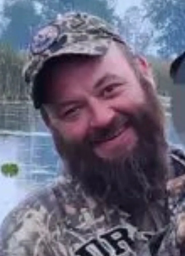 היורה, ג'ייק סנפורד. נורה למוות על ידי שוטרים בזירה. ירי בכנסייה במישיגן