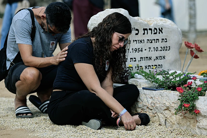 אזכרה לנרצחי 7 באוקטובר בניר עוז