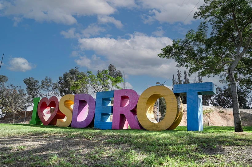 פסל ברוכים הבאים לשדרות