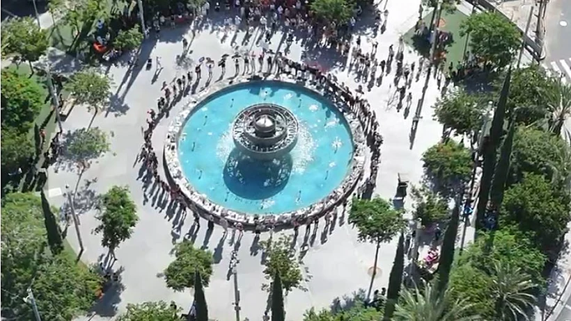 מפגינות ממחאת הנשים בדקת דומייה בכיכר דיזינגוף בתל אביב