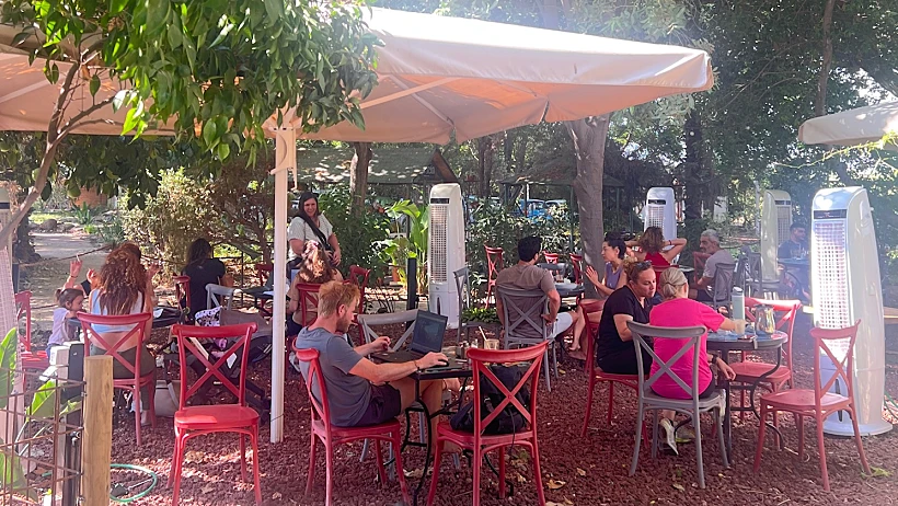 "פרישטיק", בית הילל