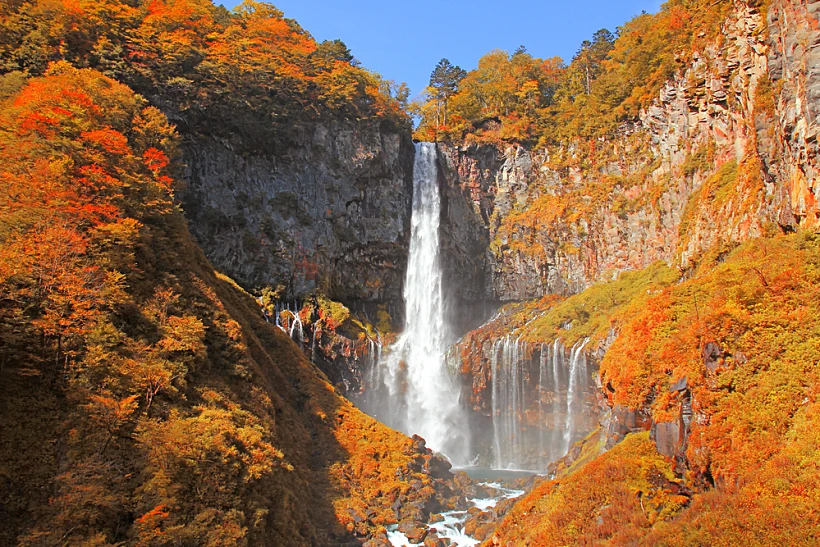 Kegon,falls,in,autumn,season,,nikko,,japan. מפלי קגון בהרי ניקו ביפן