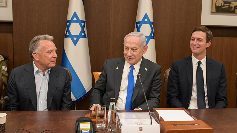 נתניהו עם ויטקוף וקושנר בישיבת הממשלה לאישור ההסכם