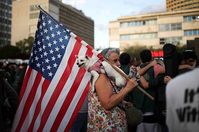 חוגגים בכיכר החטופים, אחרי ההכרזה על העסקה