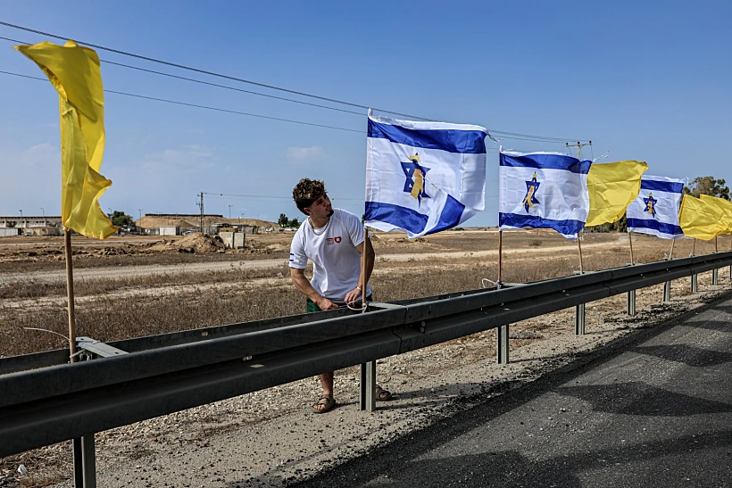 היערכות לשובם של החטופים בכביש 232 בעוטף עזה